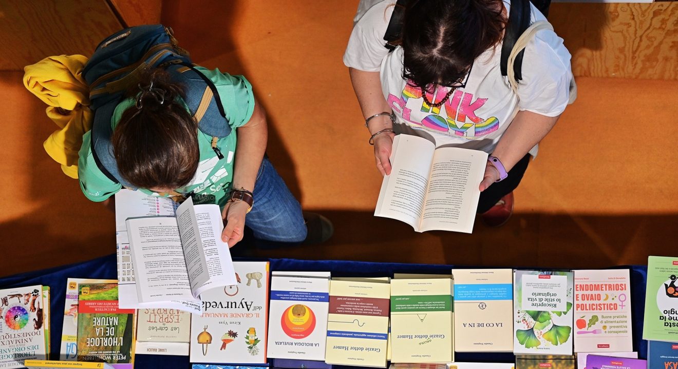 blog-1 “Bir Kitap Gibi Okunur” Sergisinin Kapanış Buluşması